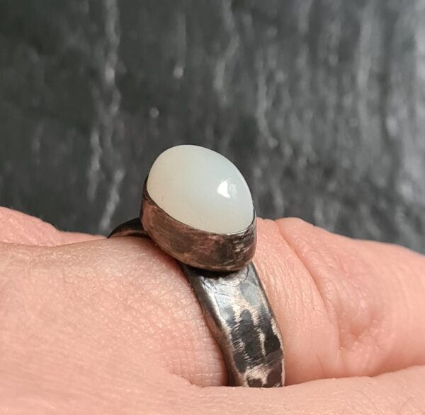 Weißer Mondstein SIlber Ring Oxidiert Unikat