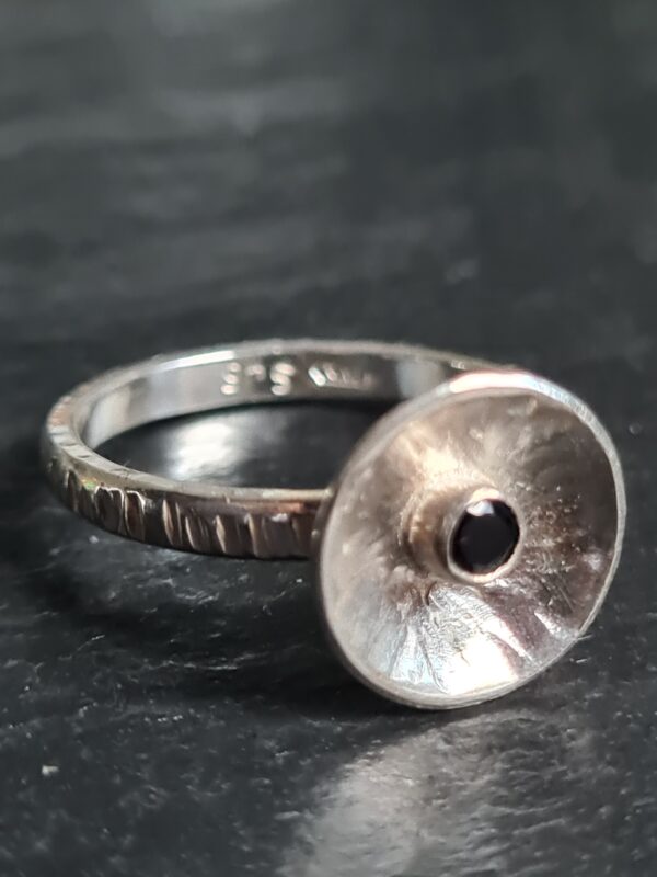 Silber Ring mit schwarzen Spinell