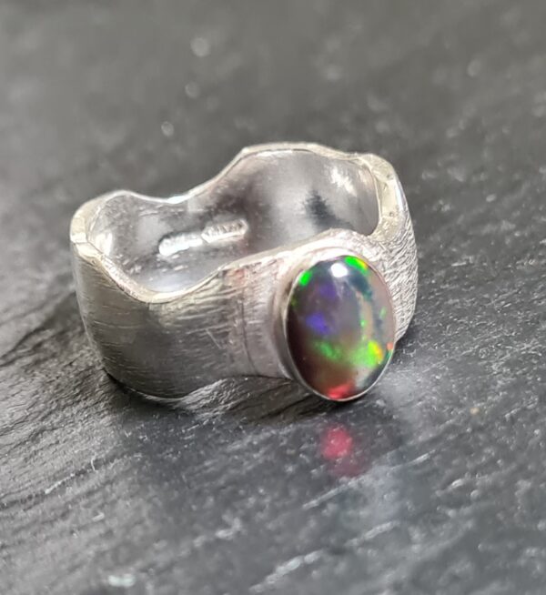 Ring mit schwarzen Opal